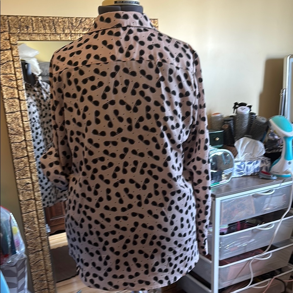 Print Button-Up Blouse - Picture 5 of 6
